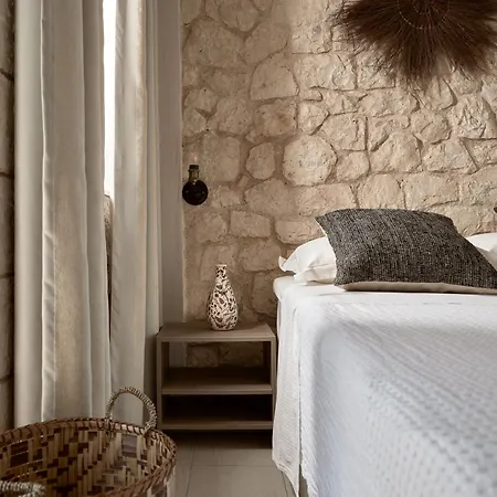 Avesta Private - Niovi Βλυχό