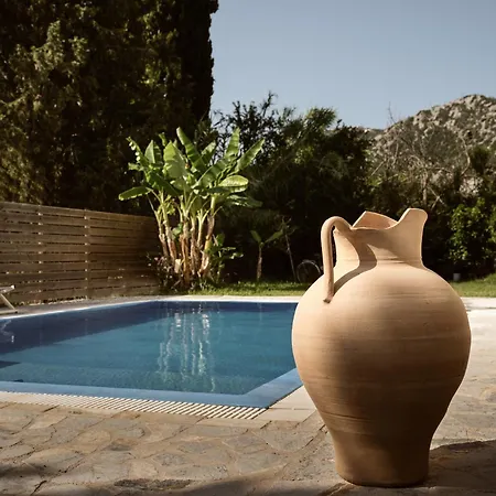 Avesta Private - Niovi Vlikhón