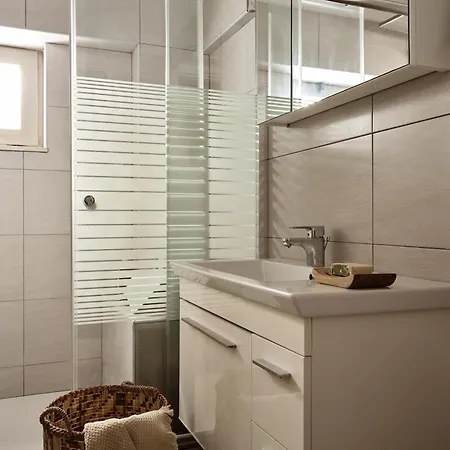 Avesta Private - Niovi