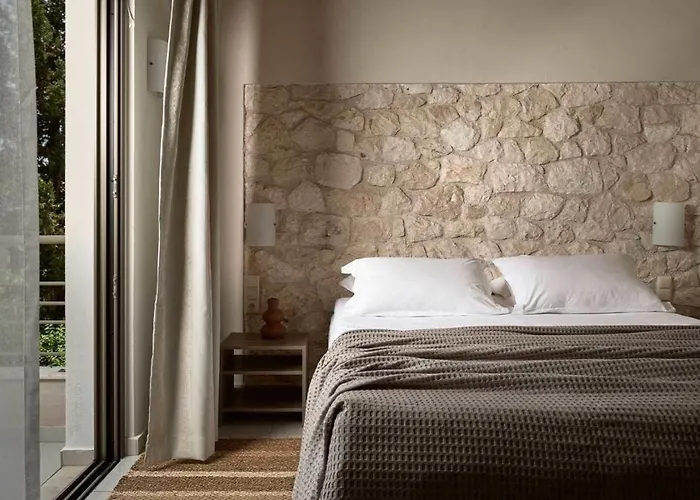 Avesta Private - Niovi Vlikhon