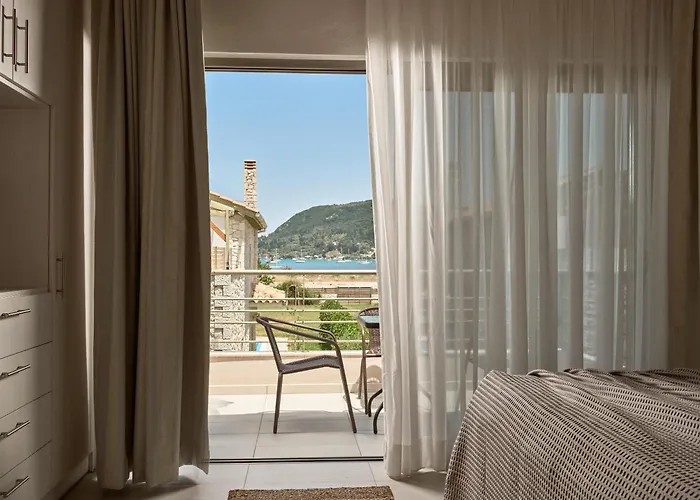 Avesta Private - Niovi Vlikhon